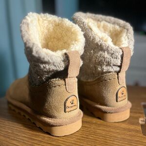 BEARPAW Winter Boots Women’s Size 9